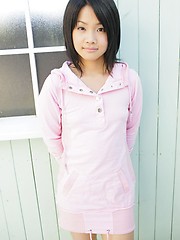 Young asian cutie Satomi Sinjou