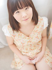 Akari Nakatani takes off her bra and panties