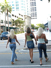 Unbelievable chicks having dirty wet threesome