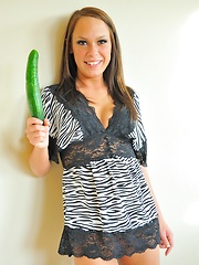 Haley stretches pussy and inserts veggies