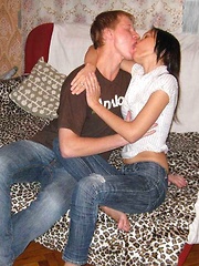 Pretty brunette hottie gives a head and gets cunt fucked.